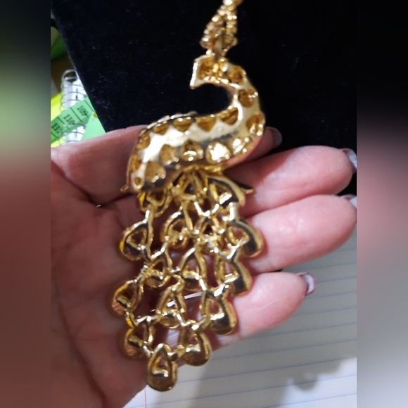 Elegant Pink and Gold Peacock Pendant Necklace New - Picture 4 of 6